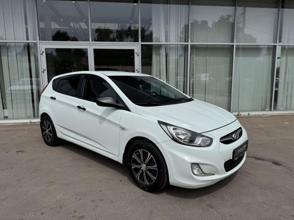 Hyundai Solaris I с пробегом 2012 года, цена 820 000 рублей, 126111 км, хэтчбек, Автокод Объявления