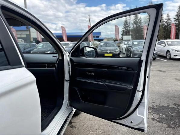 Mitsubishi Outlander III Рестайлинг 3 с пробегом 2022 года, цена 2 700 000 рублей, 49547 км, внедорожник, Автокод Объявления
