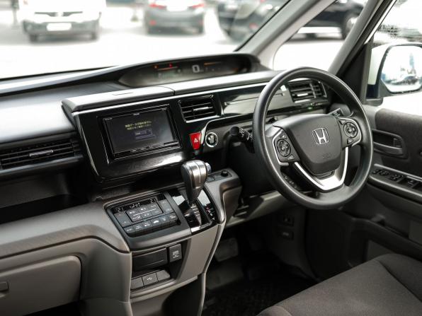 Honda Stepwgn V Рестайлинг с пробегом 2020 года, цена 2 299 000 рублей, 135729 км, минивэн, Автокод Объявления