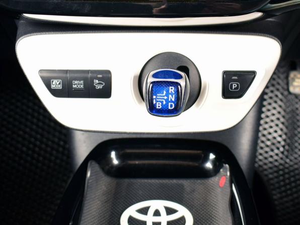 Toyota Prius IV (XW50) с пробегом 2018 года, цена 1 795 995 рублей, 177926 км, лифтбек, Автокод Объявления
