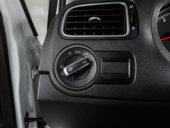 Volkswagen Polo V Рестайлинг с пробегом 2016 года, цена 1 189 000 рублей, 206691 км, седан, Автокод Объявления