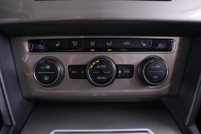Volkswagen Passat B8 с пробегом 2016 года, цена 2 299 000 рублей, 142300 км, универсал, Автокод Объявления