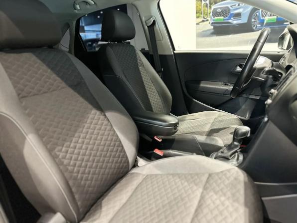 Volkswagen Polo V Рестайлинг с пробегом 2018 года, цена 1 230 000 рублей, 84000 км, седан, Автокод Объявления