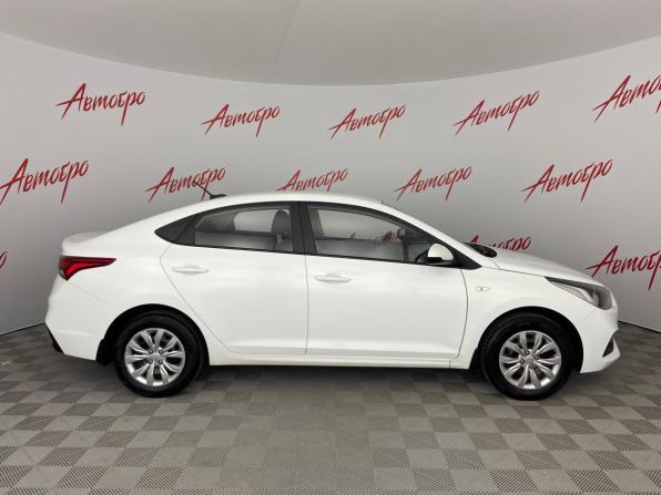 Hyundai Solaris II с пробегом 2017 года, цена 1 160 000 рублей, 147431 км, седан, Автокод Объявления