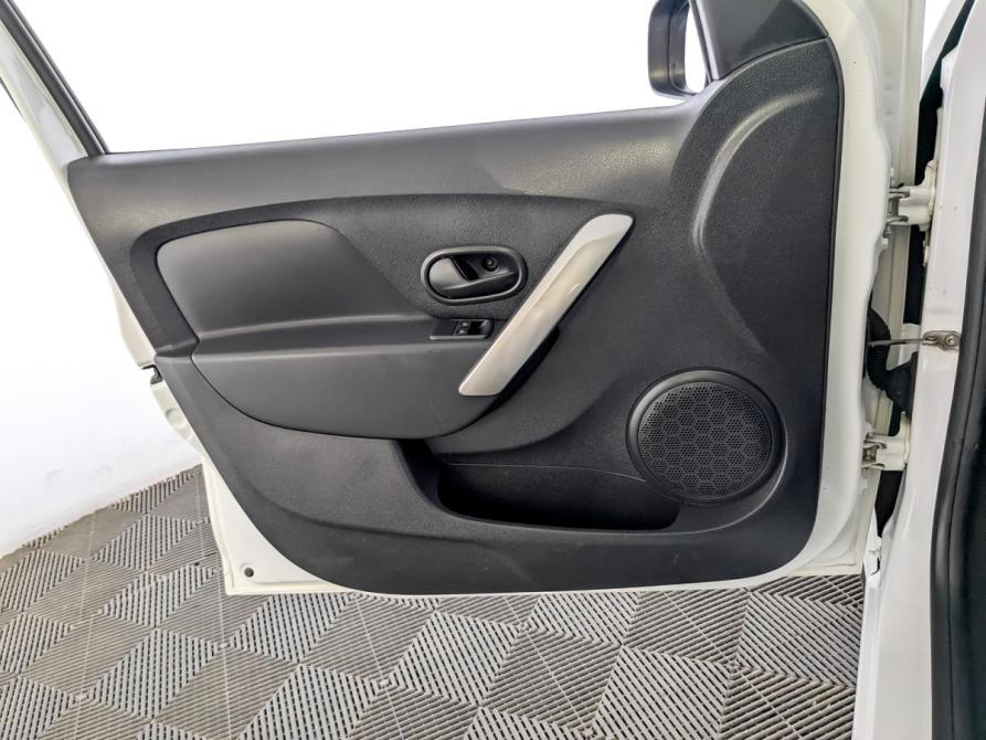 Renault Logan II Рестайлинг Москва  - изображение 19