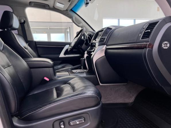 Toyota Land Cruiser 200 Series Рестайлинг 1 с пробегом 2013 года, цена 3 800 000 рублей, 218223 км, внедорожник, Автокод Объявления
