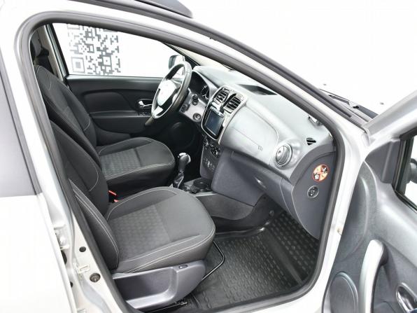 Renault Sandero II с пробегом 2015 года, цена 967 000 рублей, 94623 км, хэтчбек, Автокод Объявления