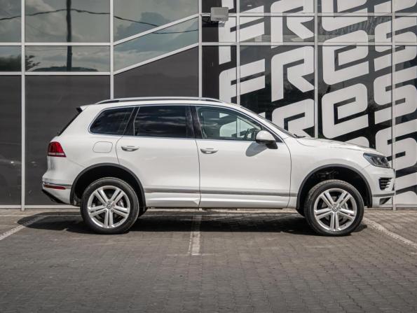 Volkswagen Touareg II Рестайлинг с пробегом 2015 года, цена 3 150 000 рублей, 235851 км, внедорожник, Автокод Объявления