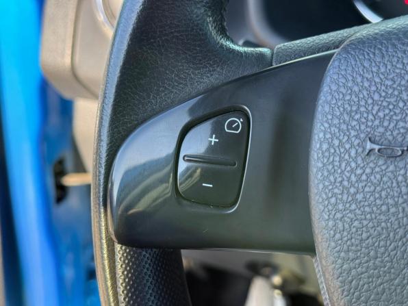 Renault Sandero II с пробегом 2015 года, цена 890 000 рублей, 42389 км, хэтчбек, Автокод Объявления