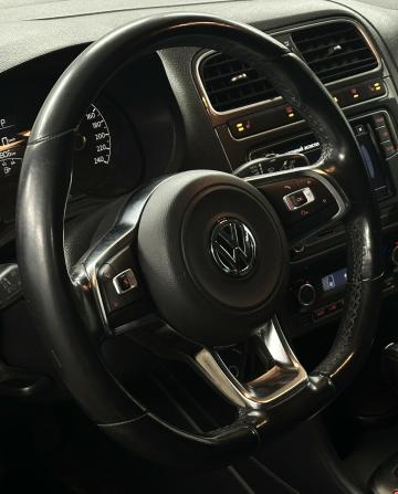 Volkswagen Polo V Рестайлинг с пробегом 2019 года, цена 1 300 000 рублей, 113806 км, седан, Автокод Объявления