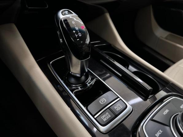 Kia Quoris I Ресталинг 2 с пробегом 2017 года, цена 2 300 000 рублей, 239741 км, седан, Автокод Объявления