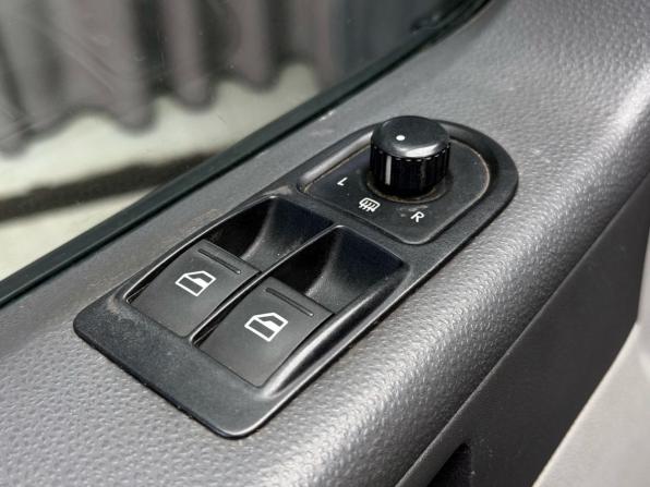 Volkswagen Transporter T5 Рестайлинг с пробегом 2011 года, цена 1 049 000 рублей, 359200 км, фургон, Автокод Объявления