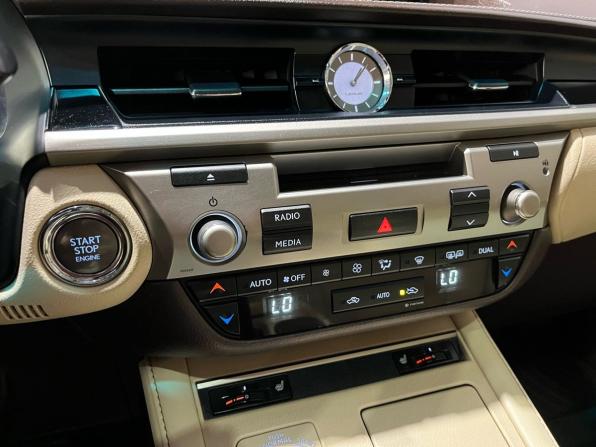 Lexus ES VI Рестайлинг с пробегом 2017 года, цена 1 995 000 рублей, 222415 км, седан, Автокод Объявления