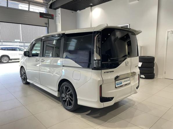 Honda Stepwgn V Рестайлинг с пробегом 2019 года, цена 2 098 000 рублей, 127000 км, минивэн, Автокод Объявления