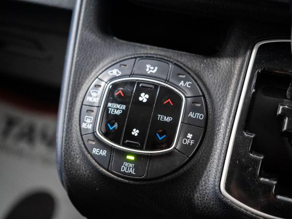 Toyota Voxy III (R80) с пробегом 2017 года, цена 2 127 660 рублей, 188802 км, минивэн, Автокод Объявления