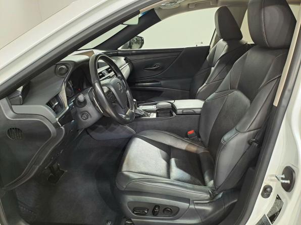 Lexus ES VII Рестайлинг с пробегом 2021 года, цена 4 990 000 рублей, 88000 км, седан, Автокод Объявления