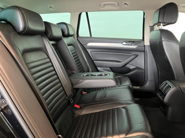 Volkswagen Passat B8 Рестайлинг с пробегом 2019 года, цена 2 120 000 рублей, 320253 км, универсал, Автокод Объявления