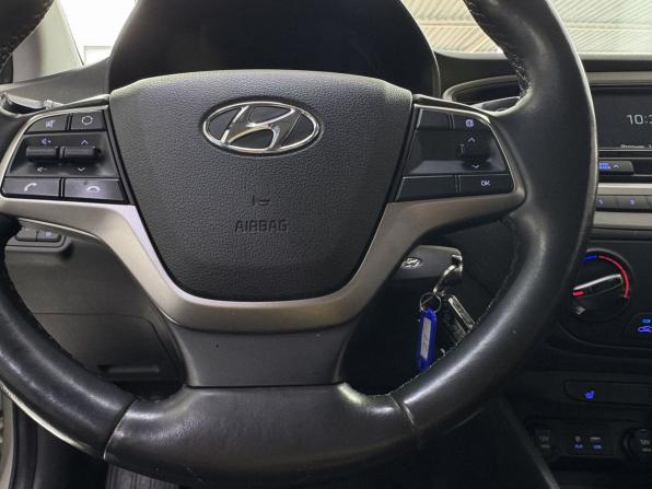 Hyundai Solaris II с пробегом 2018 года, цена 1 400 000 рублей, 60300 км, седан, Автокод Объявления