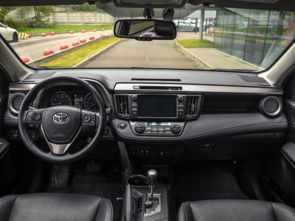 Toyota RAV4 IV (XA40) Рестайлинг с пробегом 2018 года, цена 2 699 777 рублей, 64124 км, внедорожник, Автокод Объявления