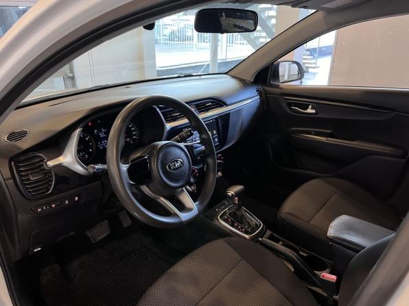 Kia Rio IV Рестайлинг с пробегом 2021 года, цена 1 550 000 рублей, 136989 км, седан, Автокод Объявления