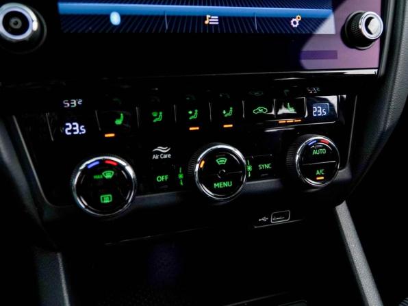 Skoda Octavia III (A7) Рестайлинг с пробегом 2019 года, цена 2 190 055 рублей, 62637 км, лифтбек, Автокод Объявления