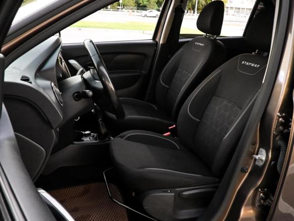 Renault Logan II Рестайлинг с пробегом 2019 года, цена 899 000 рублей, 176989 км, седан, Автокод Объявления