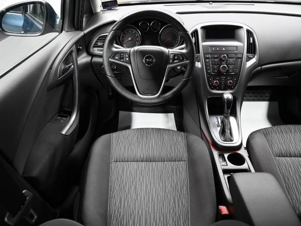 Opel Astra J Рестайлинг с пробегом 2013 года, цена 1 245 000 рублей, 48726 км, седан, Автокод Объявления
