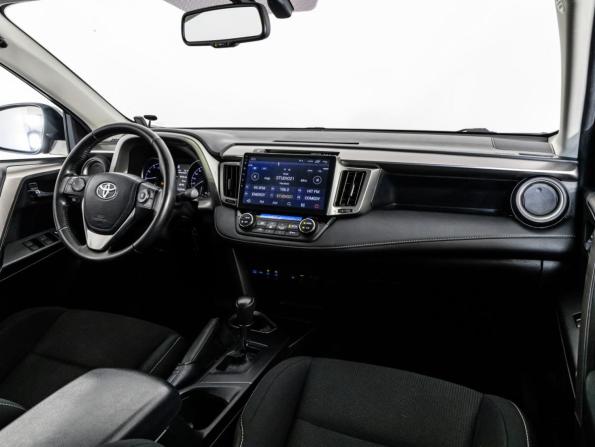 Toyota RAV4 IV (XA40) Рестайлинг с пробегом 2017 года, цена 2 099 000 рублей, 123917 км, внедорожник, Автокод Объявления