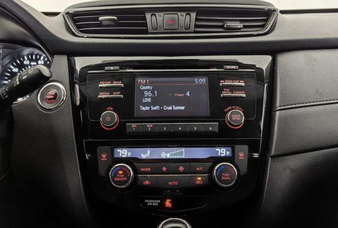 Nissan Rogue II Рестайлинг с пробегом 2017 года, цена 1 835 000 рублей, 198250 км, внедорожник, Автокод Объявления