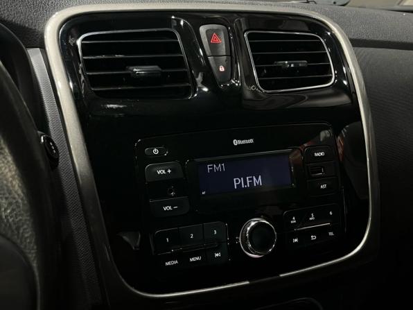 Renault Sandero II с пробегом 2017 года, цена 899 000 рублей, 98276 км, хэтчбек, Автокод Объявления