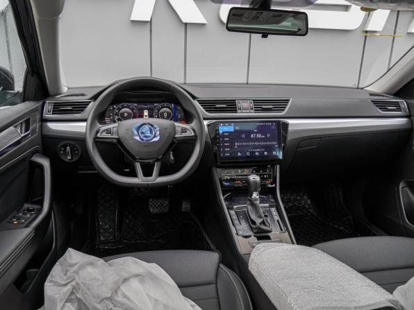 Skoda Superb III Рестайлинг с пробегом 2025 года, цена 3 220 000 рублей, 20 км, лифтбек, Автокод Объявления