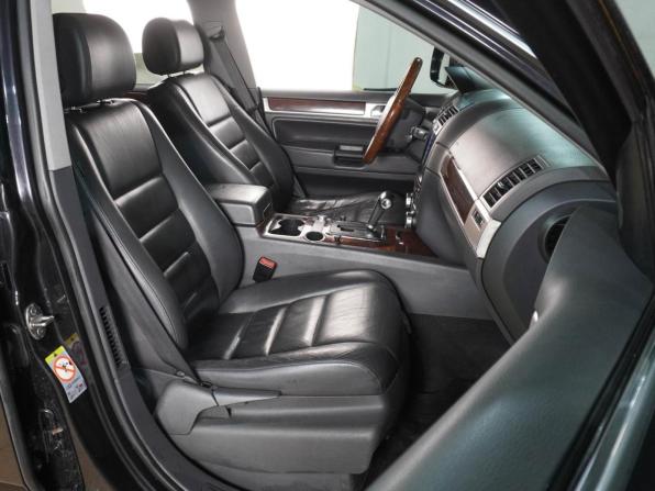 Volkswagen Touareg I Рестайлинг с пробегом 2009 года, цена 1 219 000 рублей, 247731 км, внедорожник, Автокод Объявления