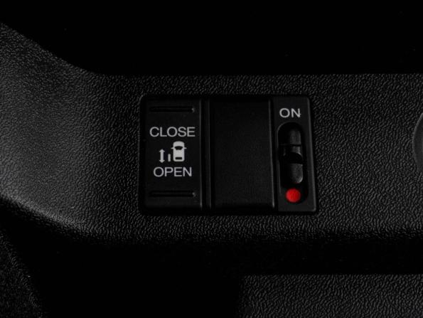 Honda Stepwgn V с пробегом 2015 года, цена 1 989 000 рублей, 163288 км, минивэн, Автокод Объявления