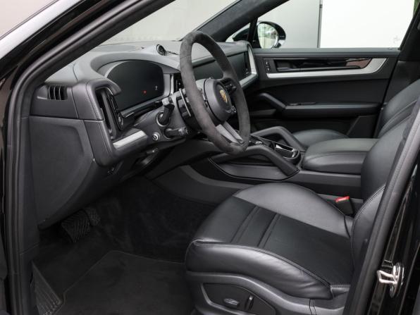 Porsche Cayenne III Рестайлинг с пробегом 2024 года, цена 13 898 000 рублей, 34331 км, внедорожник, Автокод Объявления