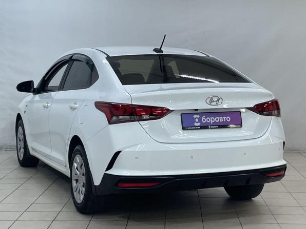 Hyundai Solaris II Рестайлинг с пробегом 2021 года, цена 1 649 000 рублей, 52617 км, седан, Автокод Объявления