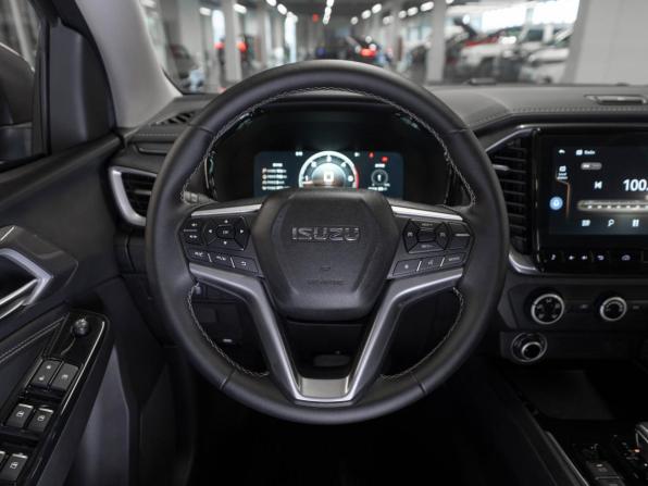 Isuzu D-Max III с пробегом 2025 года, цена 4 900 000 рублей, 30 км, пикап, Автокод Объявления
