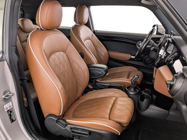 Mini Hatch III (F55/F56) Рестайлинг 2 с пробегом 2021 года, цена 2 335 000 рублей, 78539 км, хэтчбек, Автокод Объявления