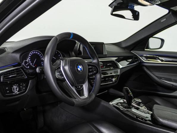 BMW 5 серии VII (G30/G31/G38) с пробегом 2019 года, цена 2 139 000 рублей, 300495 км, седан, Автокод Объявления