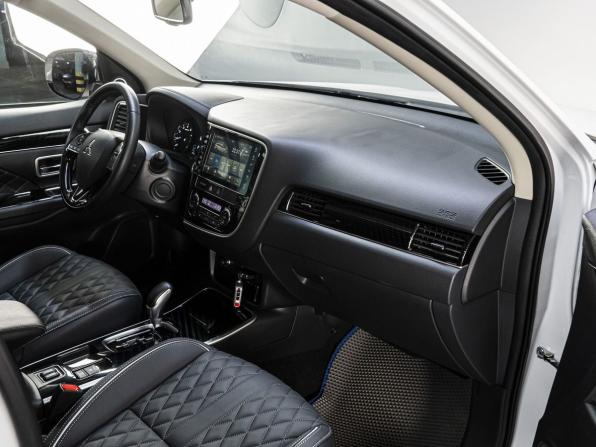 Mitsubishi Outlander III Рестайлинг 3 с пробегом 2022 года, цена 3 217 000 рублей, 14425 км, внедорожник, Автокод Объявления