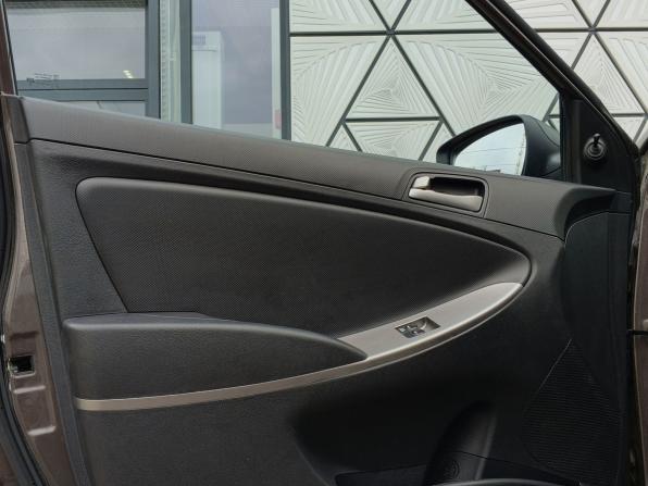 Hyundai Solaris I Рестайлинг с пробегом 2016 года, цена 1 019 000 рублей, 105926 км, седан, Автокод Объявления