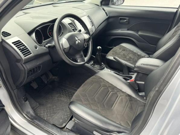 Mitsubishi Outlander II с пробегом 2008 года, цена 950 000 рублей, 225327 км, внедорожник, Автокод Объявления