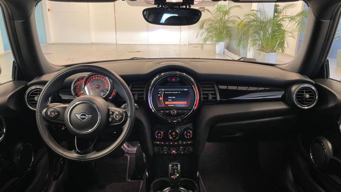 Mini Hatch III (F55/F56) Рестайлинг с пробегом 2019 года, цена 1 499 900 рублей, 151446 км, хэтчбек, Автокод Объявления