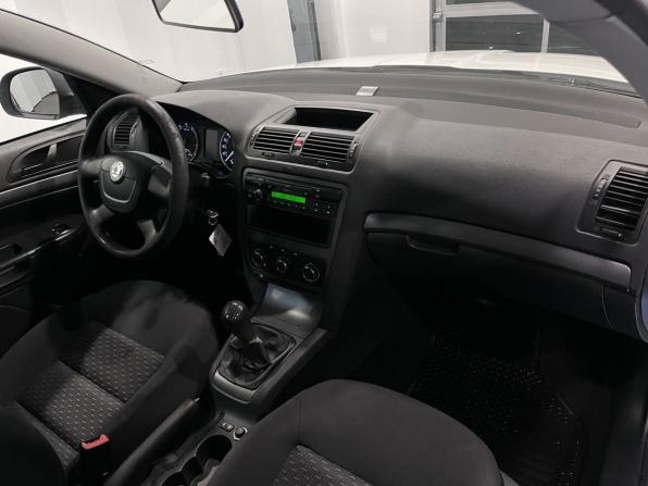 Skoda Octavia II (A5) Рестайлинг с пробегом 2013 года, цена 735 000 рублей, 235334 км, лифтбек, Автокод Объявления