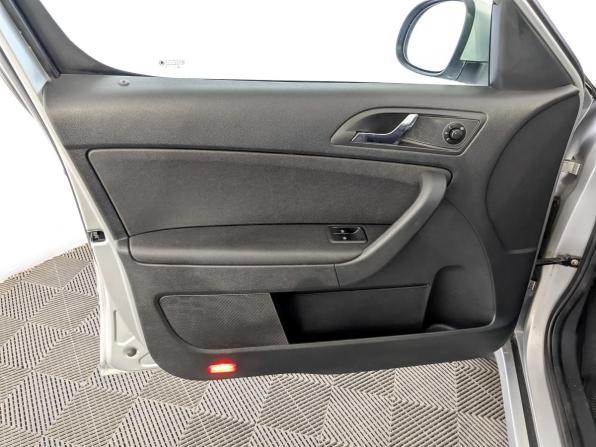 Skoda Yeti I Рестайлинг с пробегом 2014 года, цена 1 265 000 рублей, 102059 км, внедорожник, Автокод Объявления