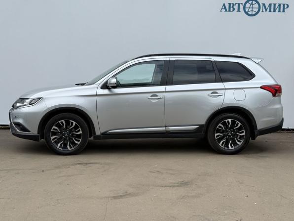 Mitsubishi Outlander III Рестайлинг 3 с пробегом 2021 года, цена 2 470 000 рублей, 49623 км, внедорожник, Автокод Объявления