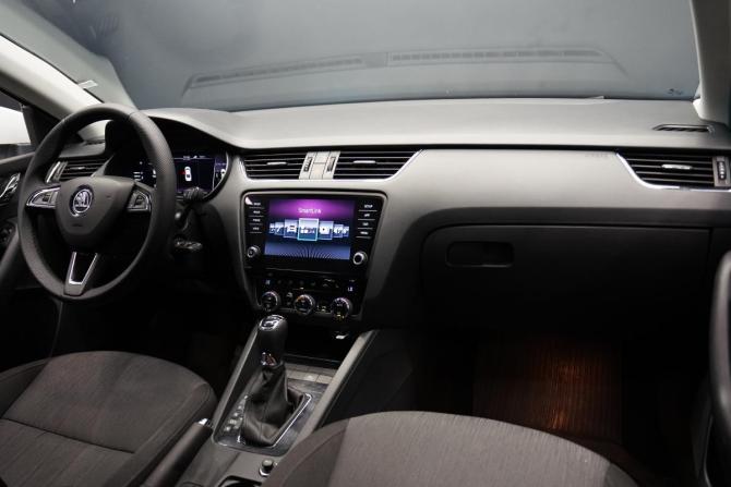 Skoda Octavia III (A7) Рестайлинг с пробегом 2019 года, цена 2 490 000 рублей, 102946 км, лифтбек, Автокод Объявления