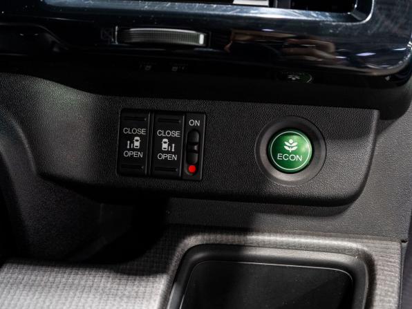 Honda Stepwgn V Рестайлинг с пробегом 2019 года, цена 2 010 000 рублей, 121400 км, минивэн, Автокод Объявления