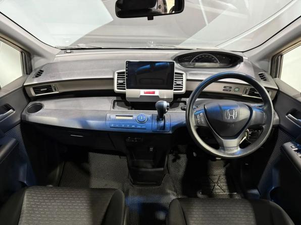 Honda Freed I Рестайлинг с пробегом 2013 года, цена 1 340 000 рублей, 160000 км, компактвэн, Автокод Объявления