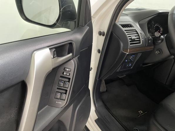 Toyota Land Cruiser Prado 150 Series Рестайлинг 2 с пробегом 2019 года, цена 4 700 000 рублей, 182083 км, внедорожник, Автокод Объявления