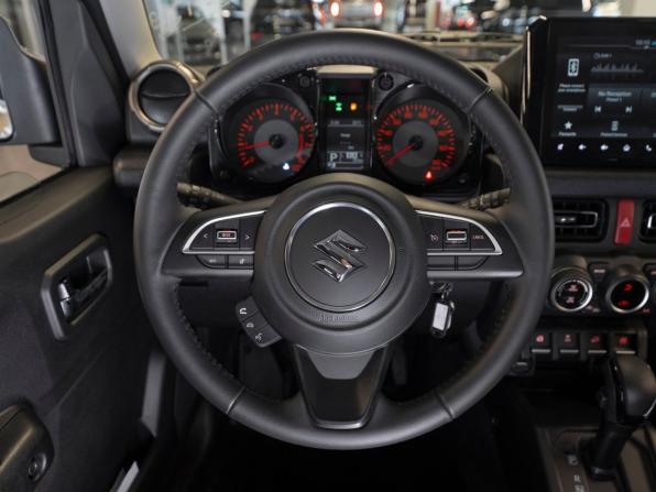 Suzuki Jimny IV с пробегом 2025 года, цена 4 200 000 рублей, 31 км, внедорожник, Автокод Объявления
